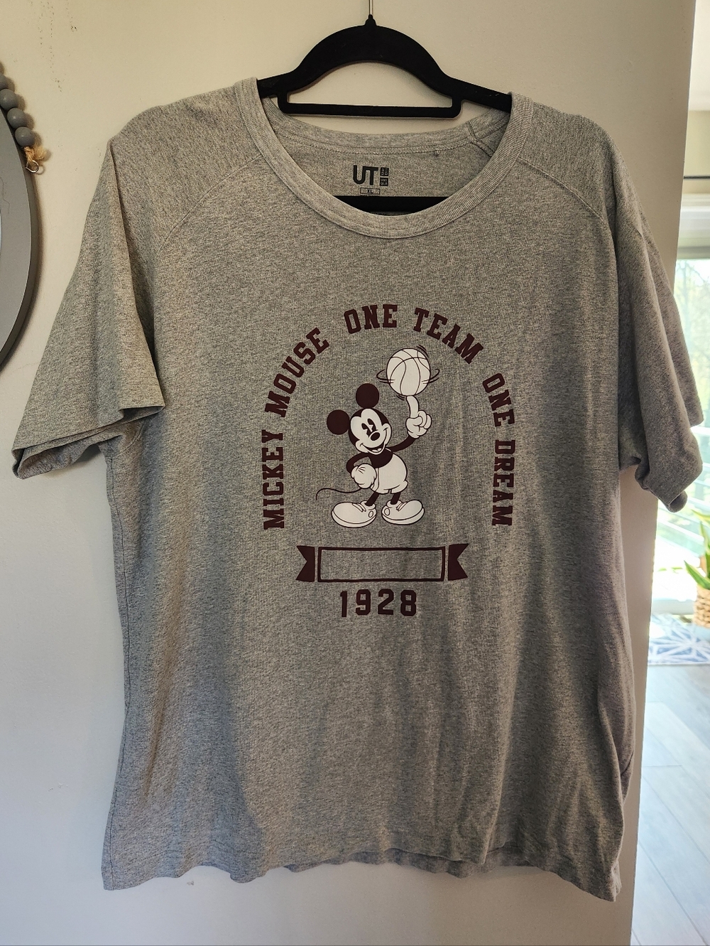 Uniqlo UT Mickey Mouse Disney Graphic Design T-shirt